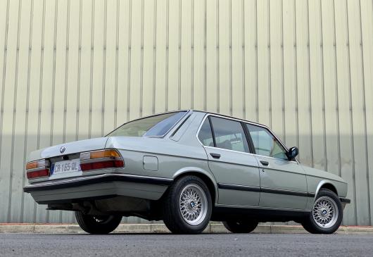 BMW 520 I E28